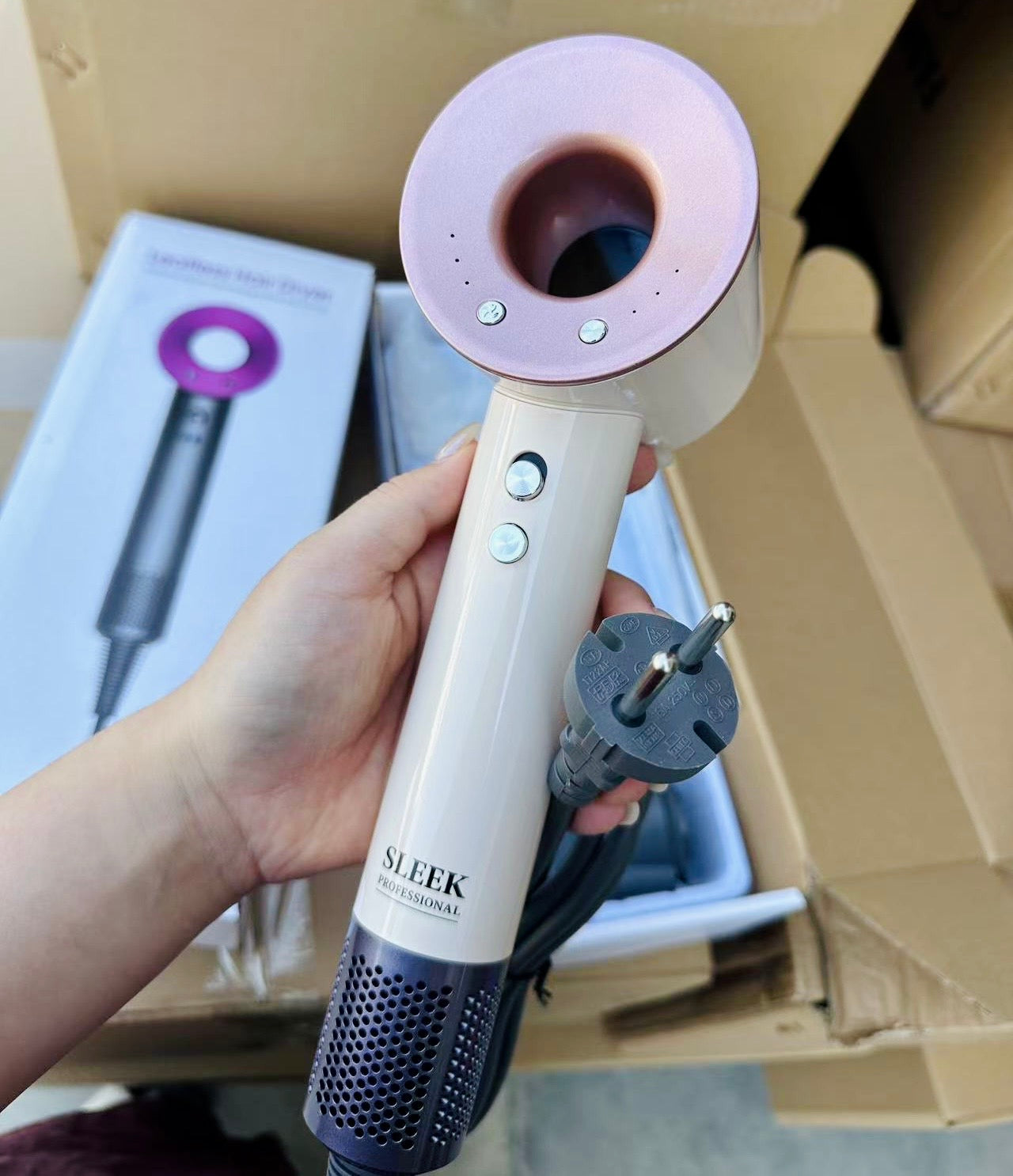 SLEEK PROFESSIONAL HAIR DRYER ®